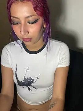 -Raaveen live sex cam