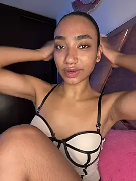 Mia-Lorette live cam on StripChat