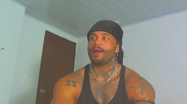 ragnar0825 live cam on StripChat