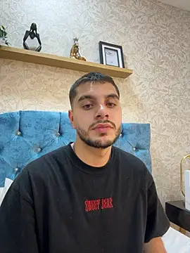 AmadeoWild live sex cam