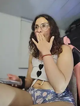 lindasyt live cam on StripChat