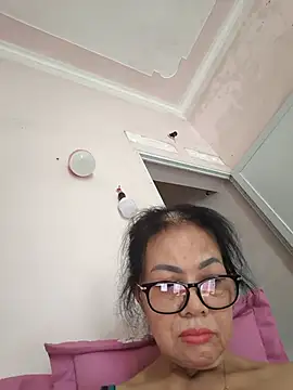 Hotestlove live cam on StripChat