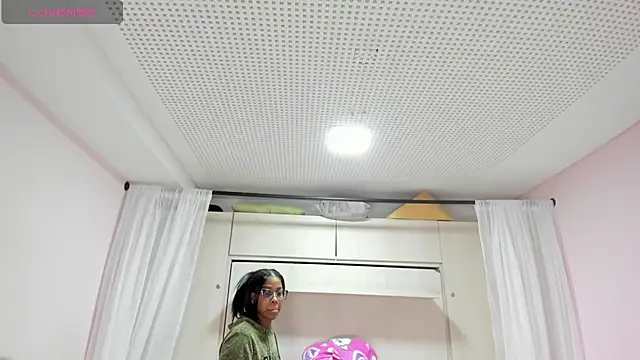 KiomaraaBaker live cam on StripChat