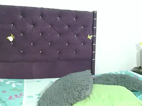Dulcesexy18 live cam on StripChat