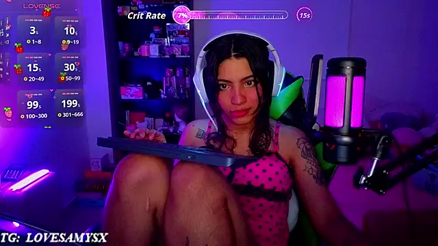 Lovelyamyy live cam on StripChat