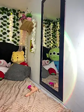 Neftis_lyria live cam on StripChat