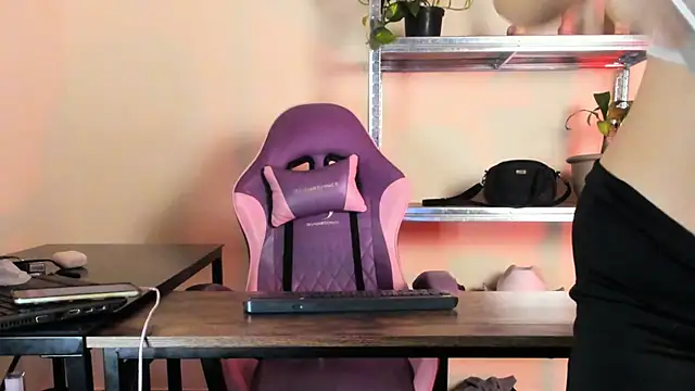 Veronica_office