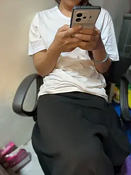 Uyenn02 live cam preview