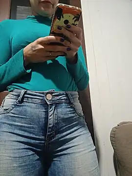 Lupita_sol live cam on StripChat