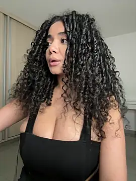 Curlyierr live cam on StripChat