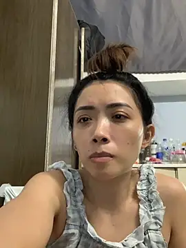 Minee1202 live cam on StripChat