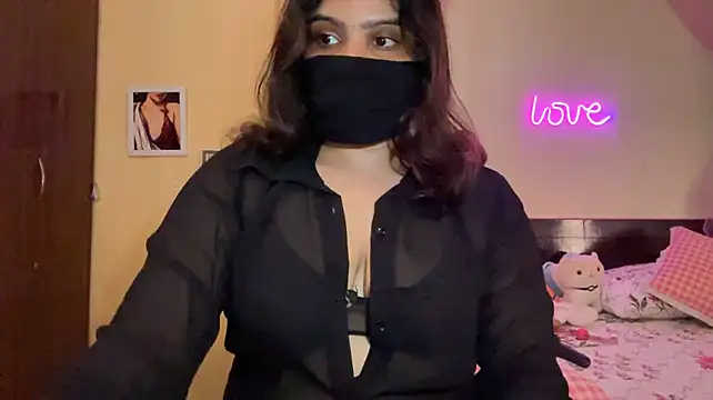 Show webcam en direct avec cherry_jerry - Jouets Lovense interactifs disponibles