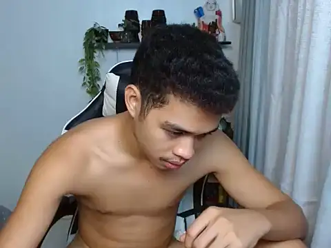 curlyasian_njxx