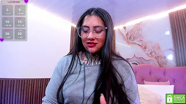 Kiara_tay live cam on StripChat