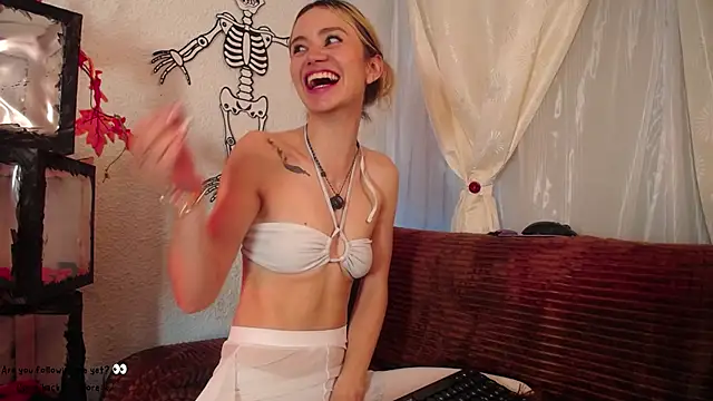 Lucy_Princes live cam on StripChat