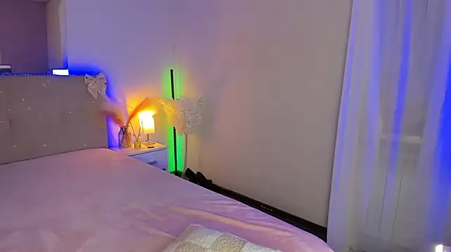 Laura_Leee