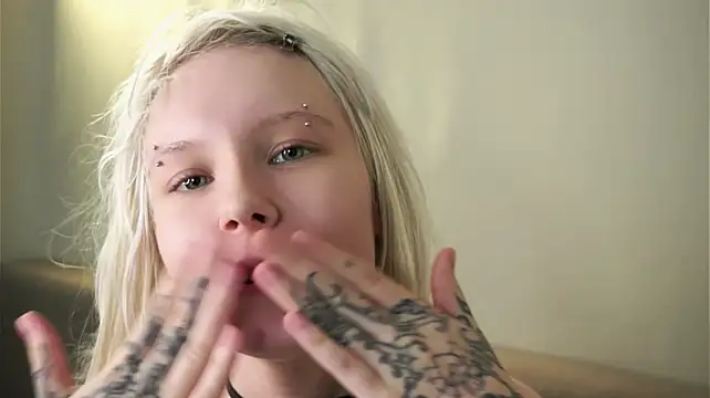 honeyblo platinum blonde cam