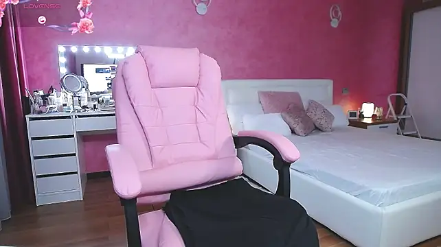 MissKora live cam on StripChat