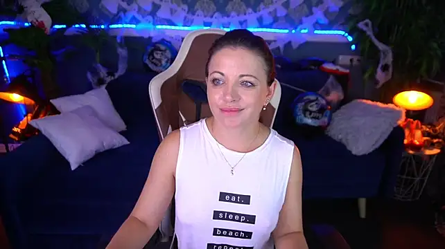 Dafni_Monn live cam on StripChat