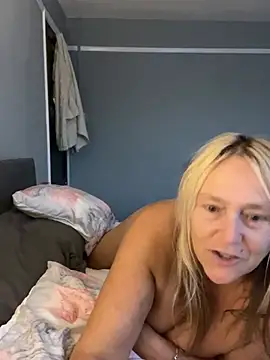 Blondnboujee53