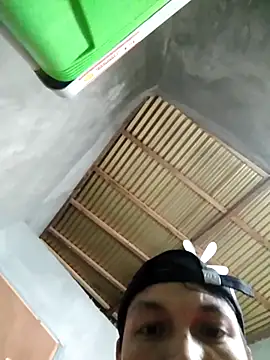 Carlo-dy live cam on StripChat