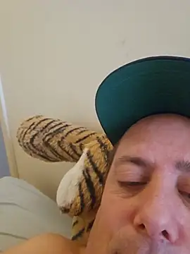 heterohotguy78 live cam on StripChat