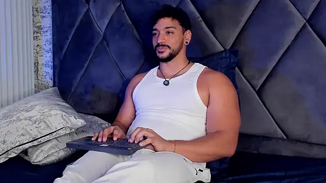 Axel_knox1 live cam on StripChat
