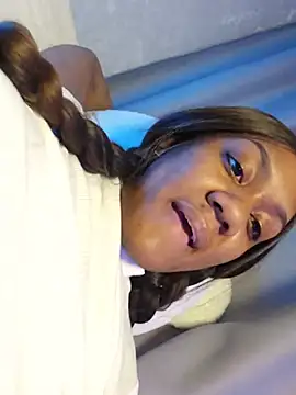 Eva_Nahomi