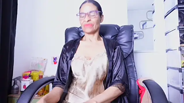 Aries_Mature live cam preview