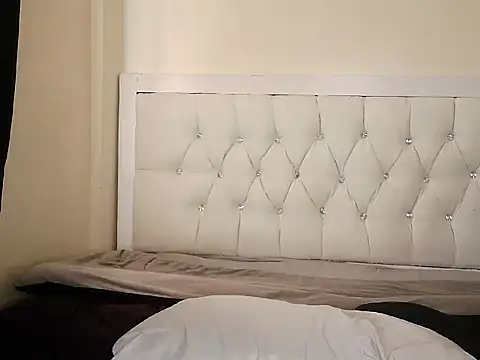 Mimiebony live cam on StripChat