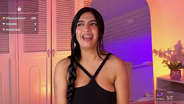 Sara_Blazee live cam on StripChat