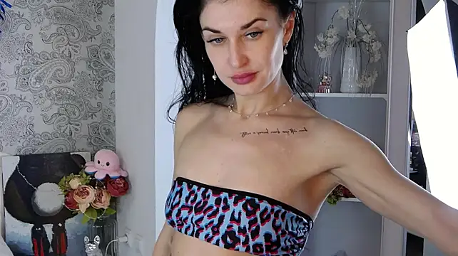 AriannaCruise live cam on StripChat