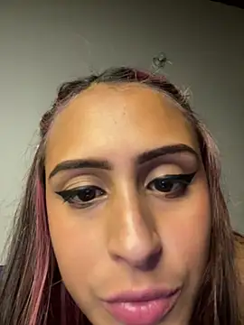 sarahh_escobar live cam on StripChat