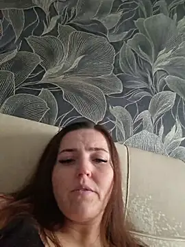 MilaMature live cam on StripChat