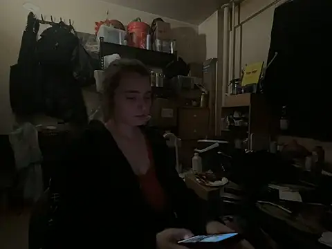 Snowbunnycake_131 webcam