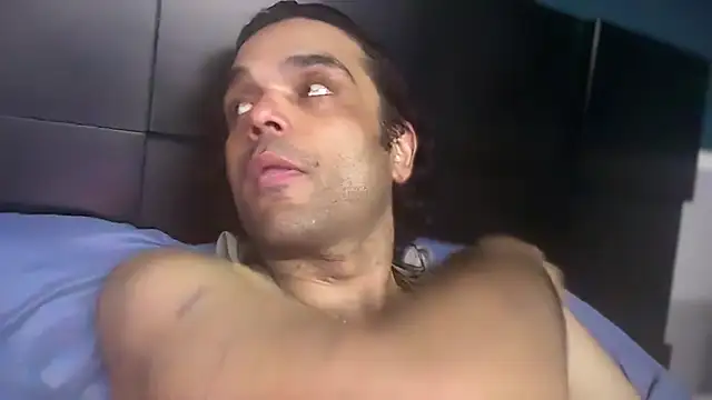 icebergslim281 live cam on StripChat