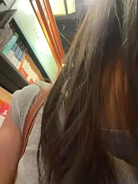 Show de webcam ao vivo com Fire-18 - Brinquedos Lovense interativos disponíveis