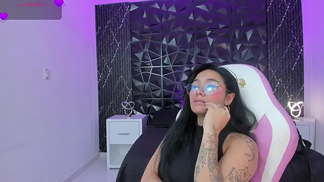 AnaiaClarck live cam on StripChat