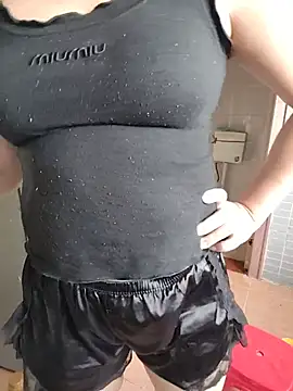 Yuga_mi live cam on StripChat