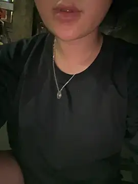 Nana-yukii live cam on StripChat