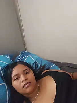 feisty_stunner live cam on StripChat