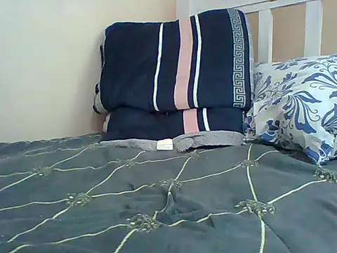 Taller_dark live cam on StripChat