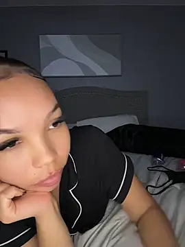 nikkiloveee