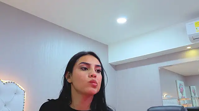 Valen_Abella
