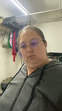 Chloee_Peach live cam on StripChat