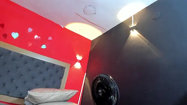 YayaHilton live sex cam