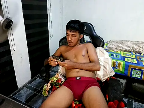 Rowy_Cam live cam on StripChat