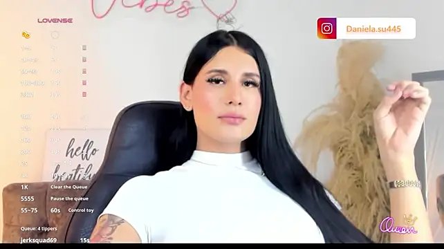 MiaDaniella__ live cam on StripChat