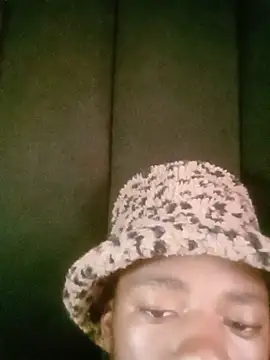 HandsomeBoy990 webcam
