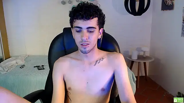 noah_bluex live cam on StripChat